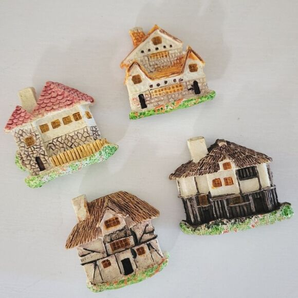 VINTAGE ✨️ (4) Miniature Ceramic House Magnet Set - Picture 1 of 3